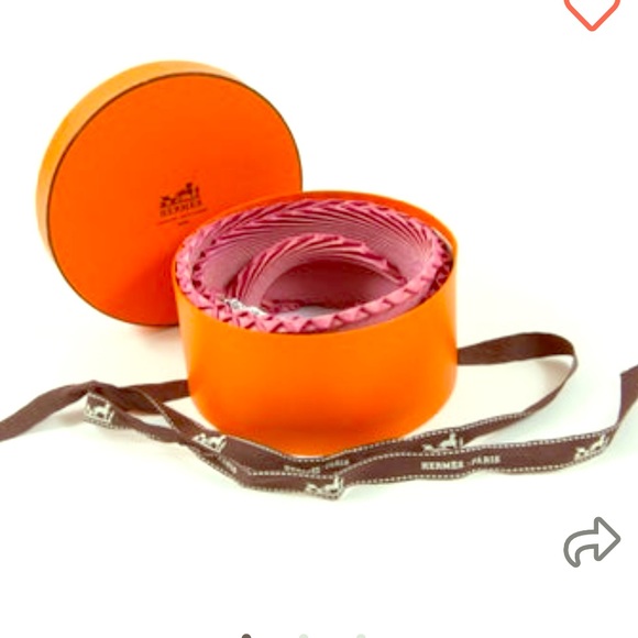 Authentic Hermès Rose Pleated scarf with box - Picture 1 of 3